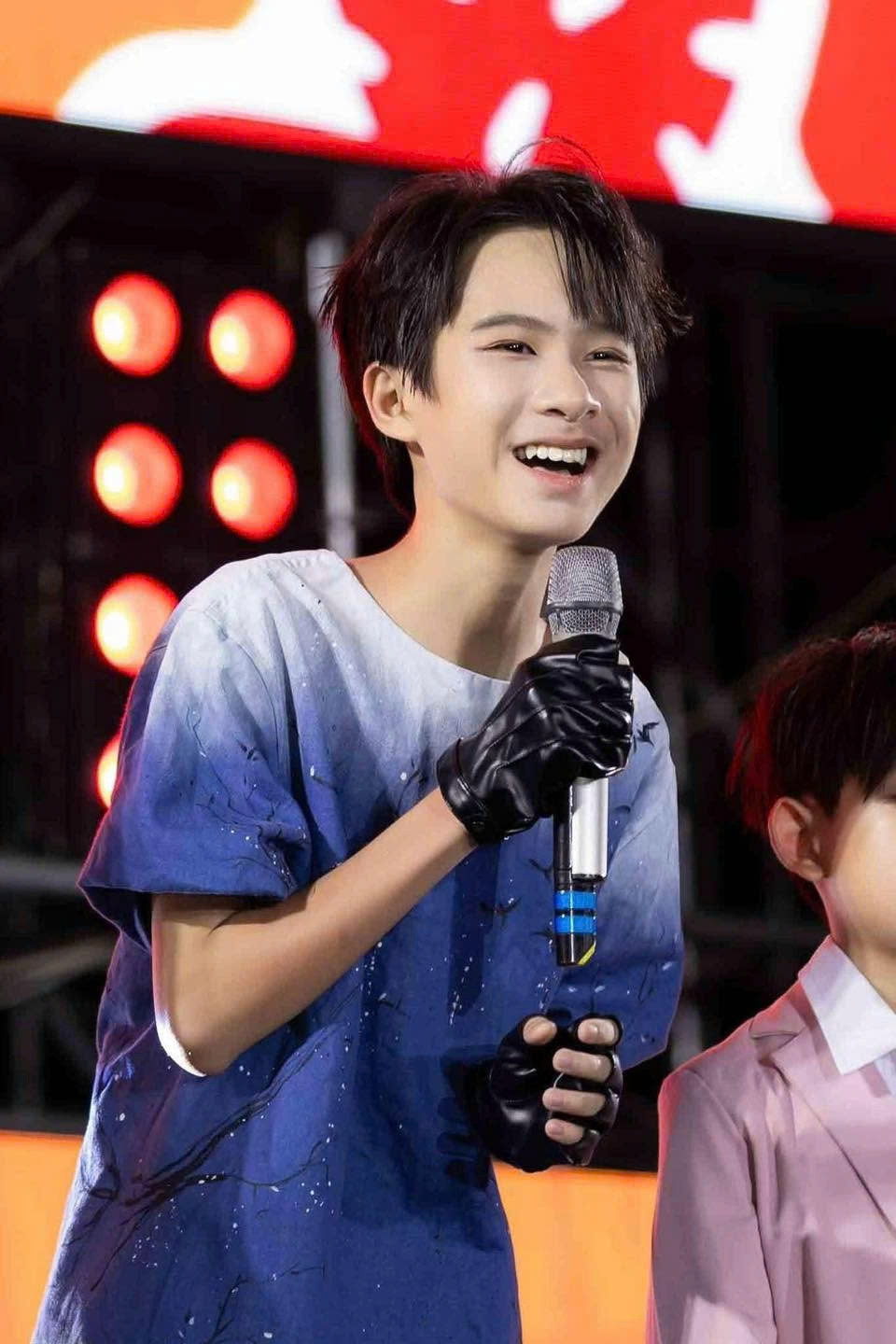 Bất ngờ với con trai Lý Hải - Minh Hà giỏi 3 thứ tiếng và điển trai như hot boy - Ảnh 6.