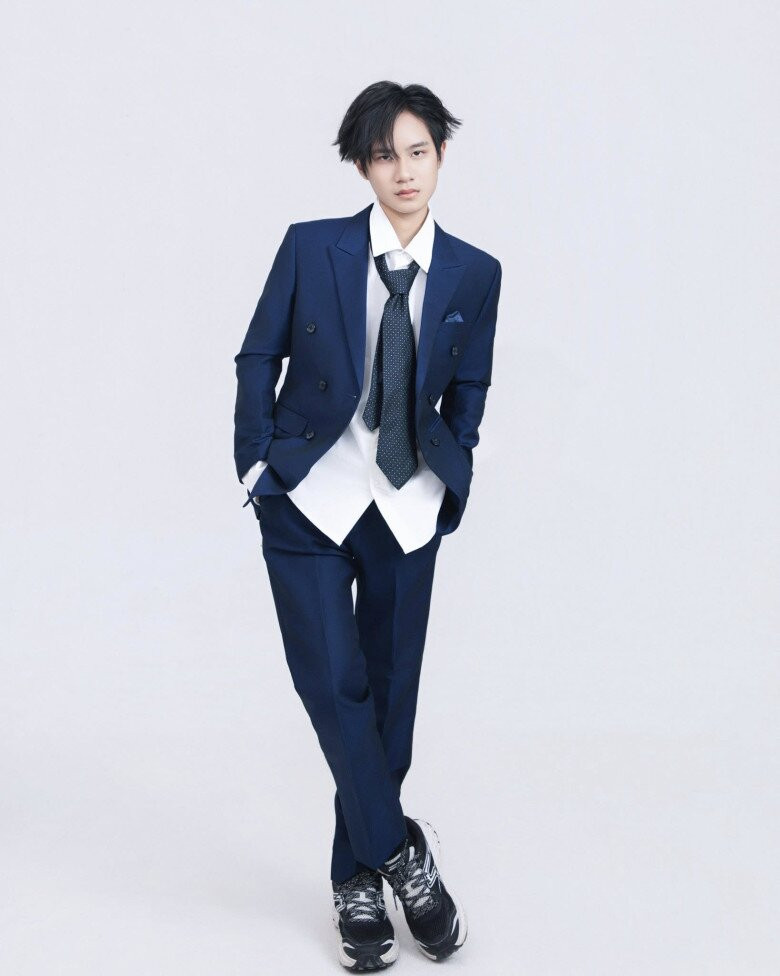 Bất ngờ với con trai Lý Hải - Minh Hà giỏi 3 thứ tiếng và điển trai như hot boy - Ảnh 2.