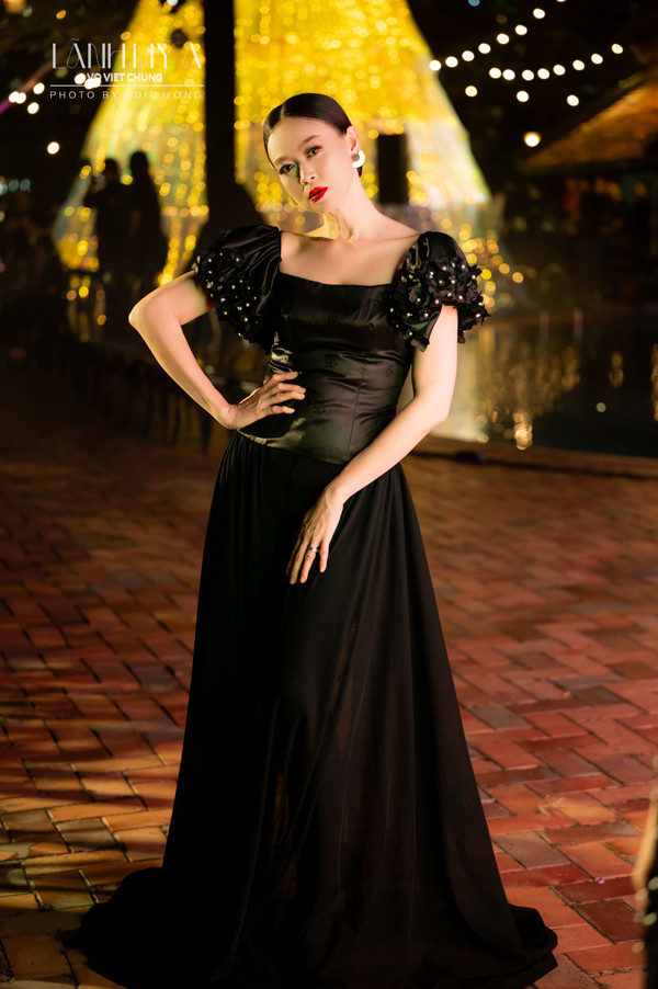 Siêu mẫu nổi tiếng phim của đạo diễn Lê Hoàng thập niên 2000 ở tuổi U50 vẫn tỏa sáng trên sàn catwalk - Ảnh 7.