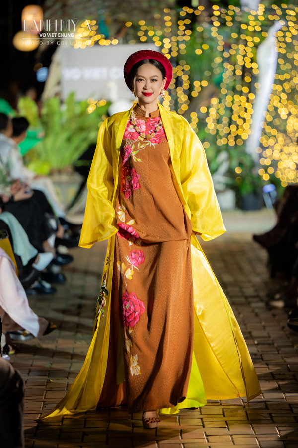 Siêu mẫu nổi tiếng phim của đạo diễn Lê Hoàng thập niên 2000 ở tuổi U50 vẫn tỏa sáng trên sàn catwalk - Ảnh 5.