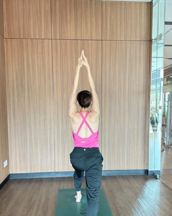 Siêu mẫu nổi tiếng phim của đạo diễn Lê Hoàng thập niên 2000 ở tuổi U50 vẫn tỏa sáng trên sàn catwalk - Ảnh 9.