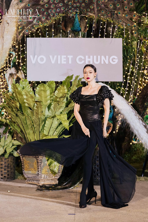 Siêu mẫu nổi tiếng phim của đạo diễn Lê Hoàng thập niên 2000 ở tuổi U50 vẫn tỏa sáng trên sàn catwalk - Ảnh 2.