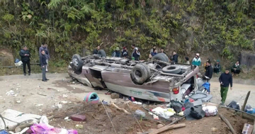 Tai nạn thương tâm: Lật xe khách thiện nguyện, 8 người tử vong