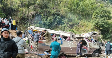 Vụ xe thiện nguyện bị lật: 1 người bị thương nặng, 8 nạn nhân chuyển về Hà Nội