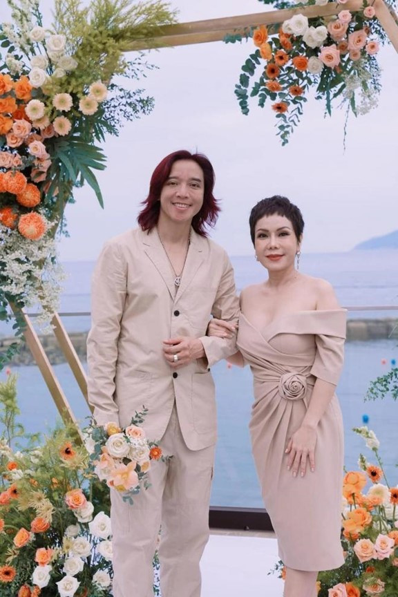 Gần 2 thập kỷ bên nhau, lý do gì khiến Việt Hương và chồng kém tuổi chưa tổ chức đám cưới? - Ảnh 4.