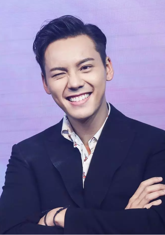 Trần Vỹ Đình thừa nhận cuộc sống 'từng như rơi xuống vực' phía sau ánh hào quang - Ảnh 1