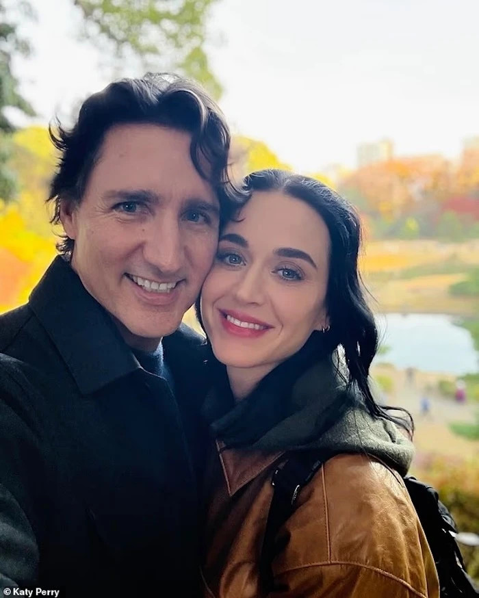 Katy Perry lại gây sốc khi công khai mối quan hệ với cựu Thủ tướng Canada Justin Trudeau.
