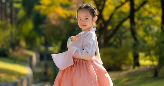 Con gái Cường Đô La - Đàm Thu Trang diện Hanbok xinh như công chúa