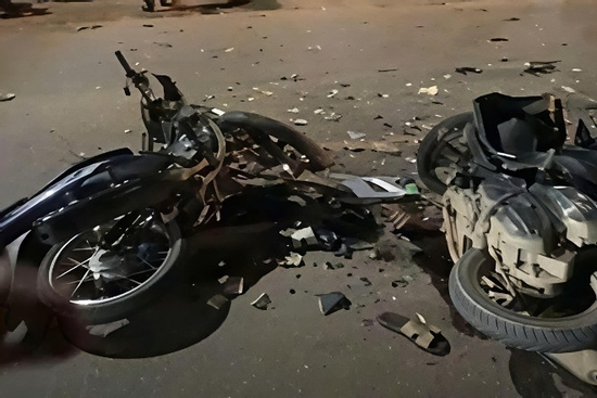 Hai xe máy tông trực diện, 3 người chết