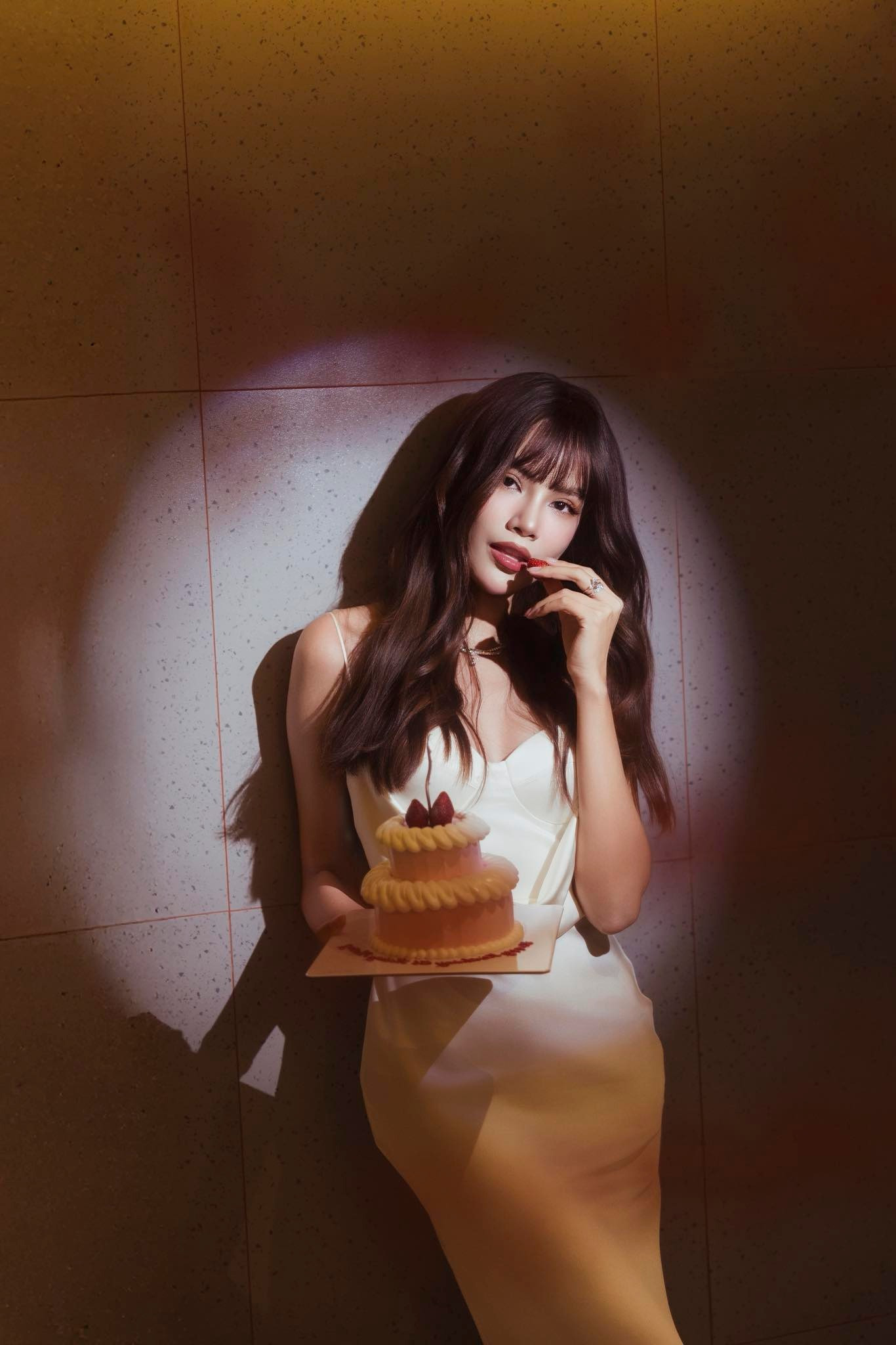 Lê Hoàng Phương khoe sắc vóc đỉnh cao khi bước sang tuổi 30 - Ảnh 7.