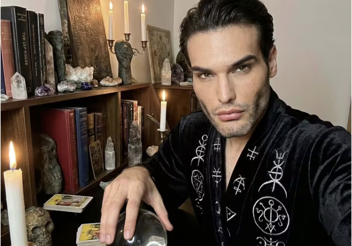 Athos Salome. Ảnh: Express.co.uk