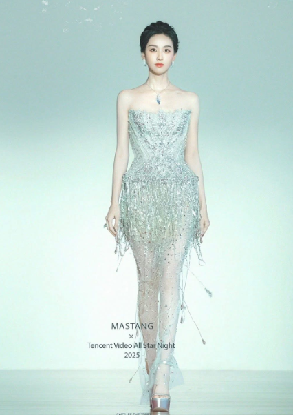 Trần Đô Linh 'gây bão' với khung xương tỷ lệ kim cương - Ảnh 3