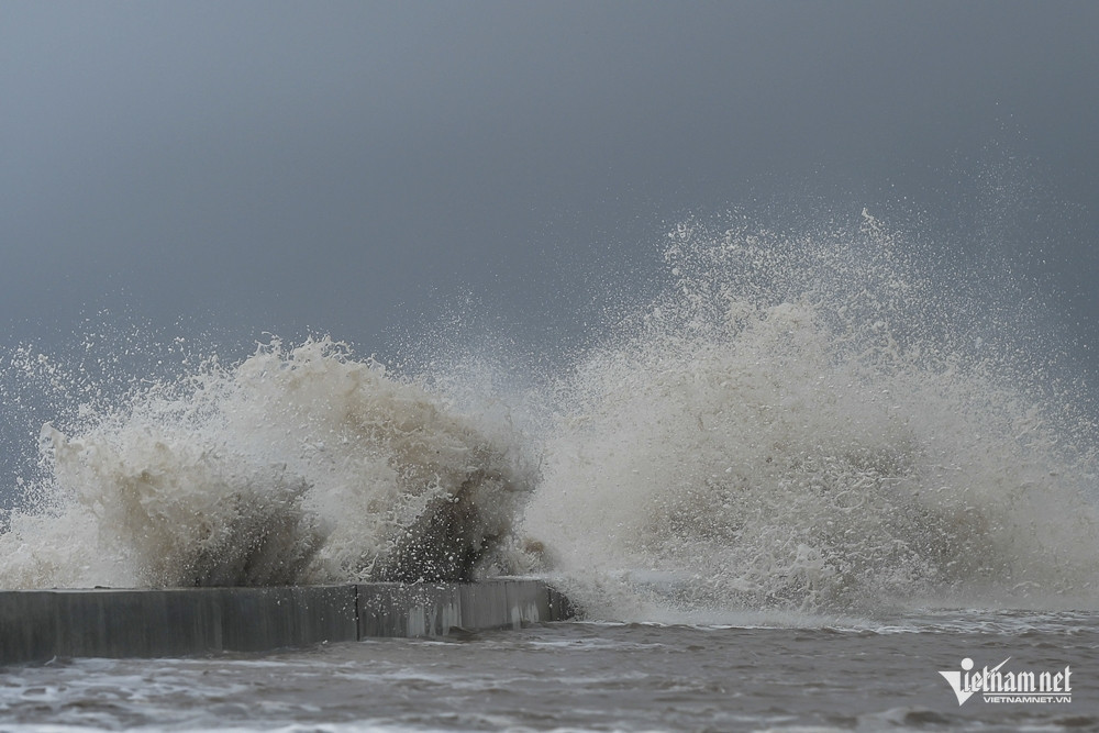 W-bao song Nam Dinh Trong Tun.jpg