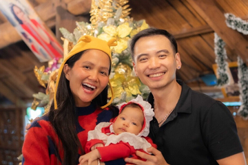 H'Hen Niê 'xả kho' bộ ảnh đón Giáng sinh đầu tiên cực yêu của con gái 2 tháng tuổi