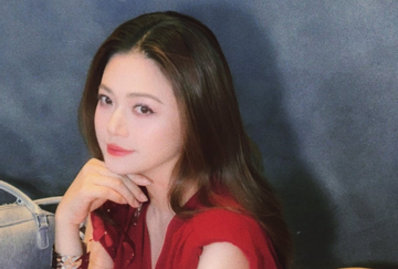 Nữ NSƯT đang gây sốt trong phim giờ vàng 'Gia đình trái dấu' ở tuổi trung niên nhan sắc vẫn rực rỡ