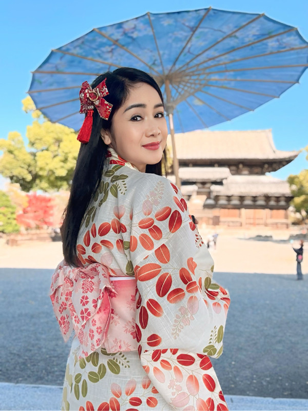 NSND Thu Hà tung ảnh khoe sắc với trang phục Kimono - Ảnh 2.