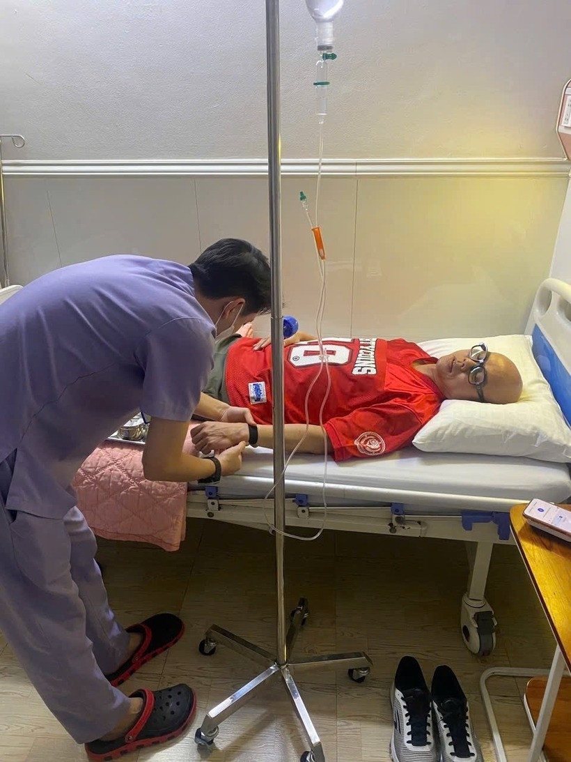 Tình trạng sức khỏe của Phan Đình Tùng đã ổn định hơn sau khi được chăm sóc y tế.