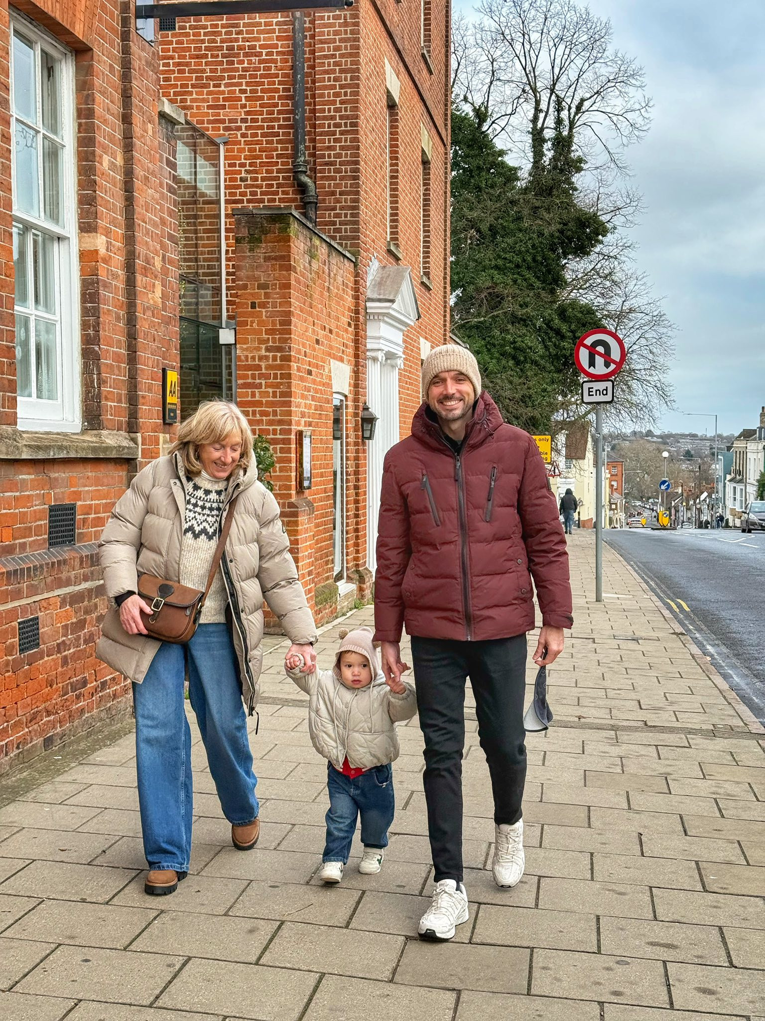 Mẹ chồng siêu mẫu Hà Anh trẻ đẹp và tâm lý với con dâu - Ảnh 2.