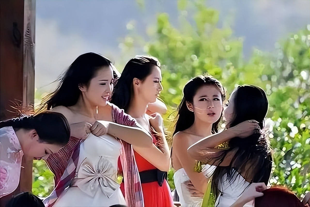 a3085ee18eb147d9828735025f4cc54f