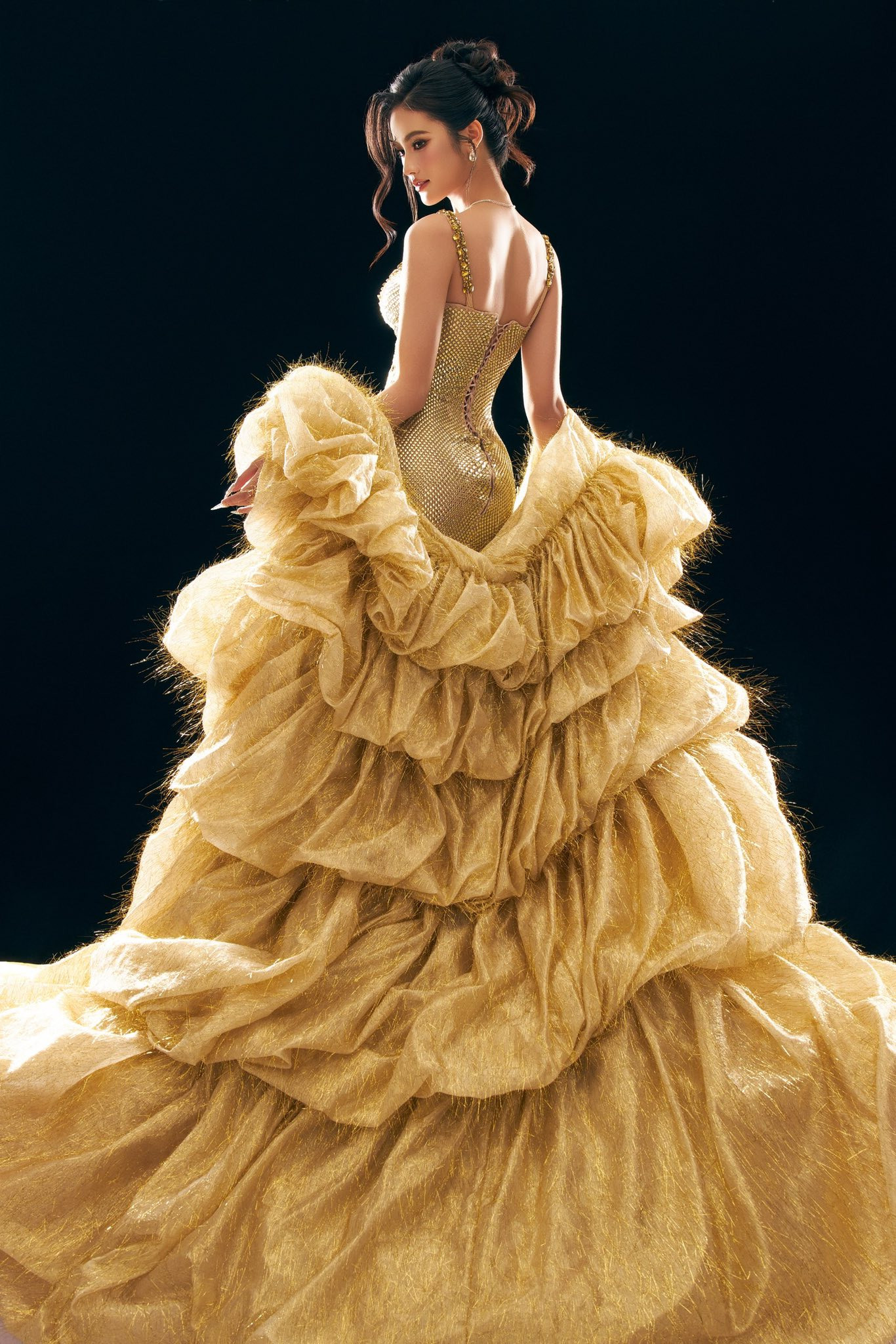 Ý Nhi chia sẻ khoảnh khắc đáng nhớ cuối năm 2025 và hành trình trưởng thành - Ảnh 2.