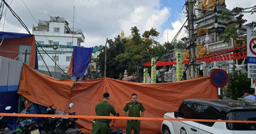 CLIP: Công an có mặt tại hiện trường sập cần cẩu giữa trung tâm Đà Nẵng