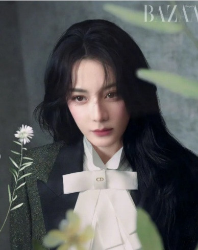 Địch Lệ Nhiệt Ba xứng danh