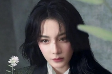 Địch Lệ Nhiệt Ba xứng danh 'Mỹ nhân Tân Cương'