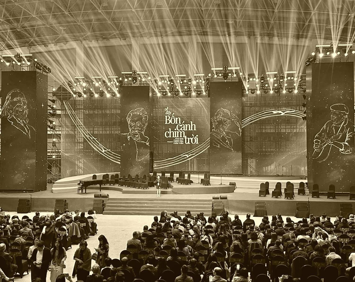 Giám đốc show