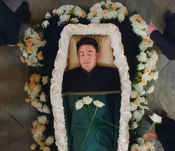 Sốc với hình ảnh Hoắc Kiến Hoa tự lựa chọn quan tài, thực hiện nghi lễ cho đám tang của mình