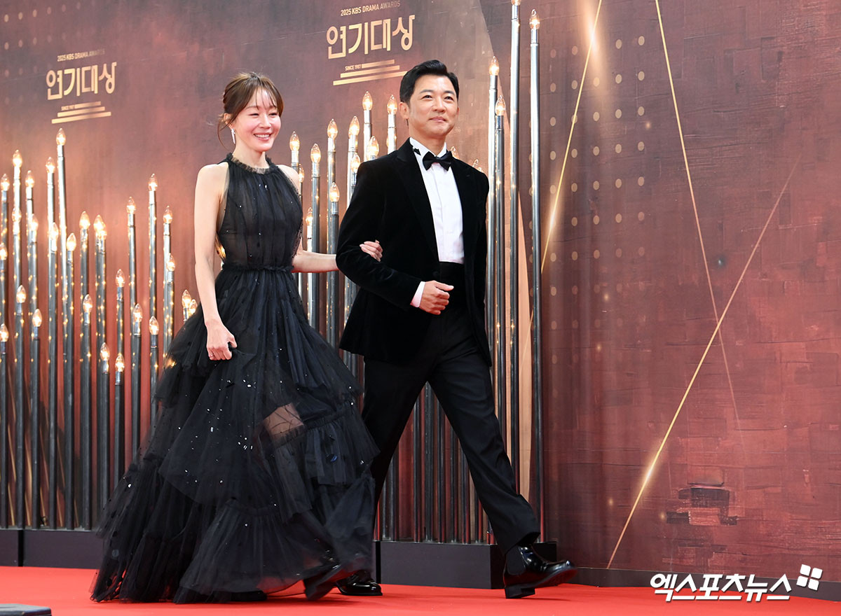 uhm ji won va ahn jae wook