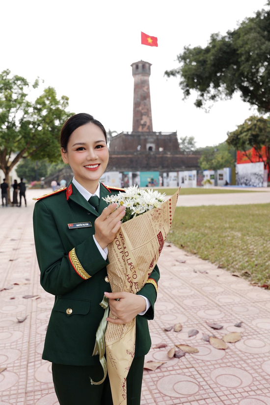 Thanh tra Nguyệt 'Lằn ranh' ở tuổi U40 có sắc vóc xinh đẹp, sự nghiệp thăng hoa