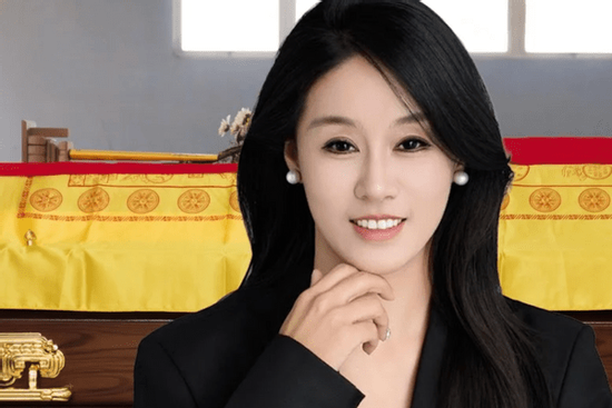 Xinh đẹp, sơn móng, dùng nước hoa khi làm việc với người chết: Nữ nhân viên mai táng bị 'ném đá'