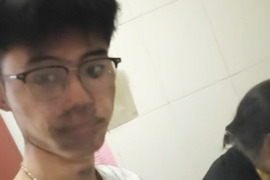 Cháy xe điện dưới tầng hầm, thiếu niên 17 tuổi một tay bế bà thoát khỏi biển lửa