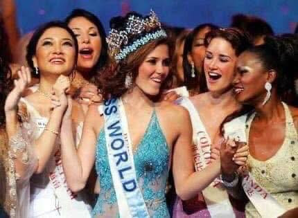 Khoảnh khắc tỏa sáng của Nguyễn Thị Huyền tại Miss World cách đây 21 năm - Ảnh 2.