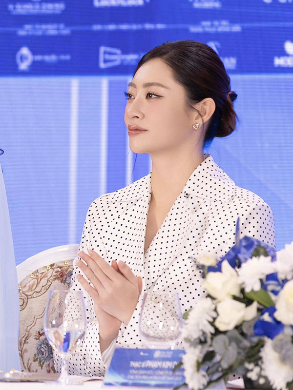 Lương Thùy Linh vừa gây bão với gương mặt bầu bĩnh ở đời thực có nhan sắc ra sao?
- Ảnh 4.