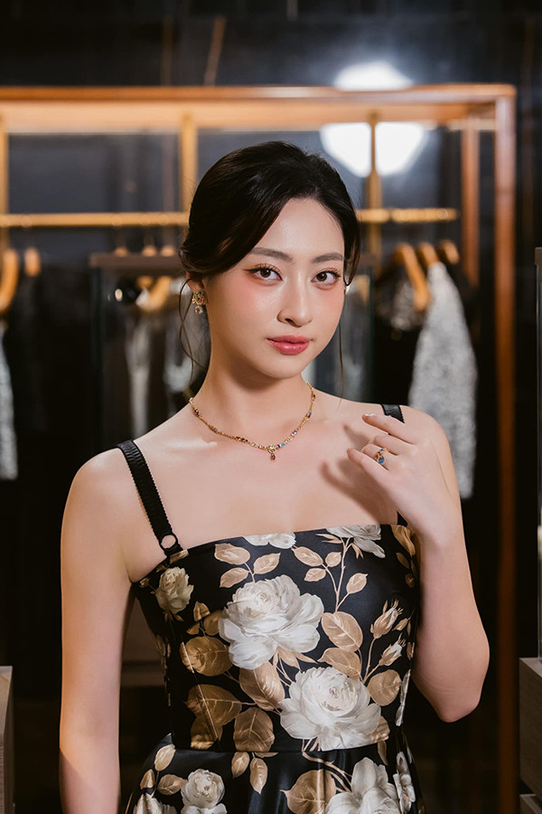 Lương Thùy Linh vừa gây bão với gương mặt bầu bĩnh ở đời thực có nhan sắc ra sao?
 - Ảnh 2.