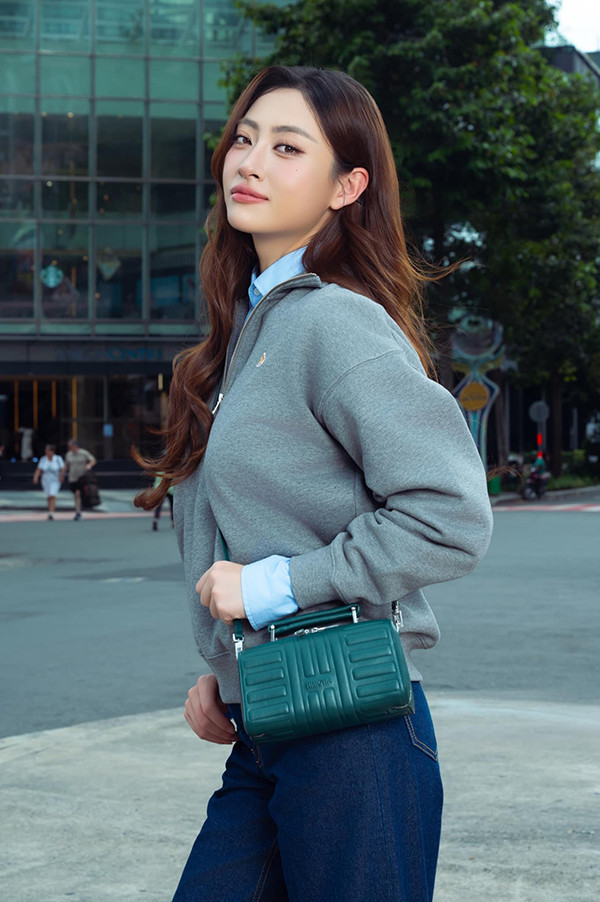 Lương Thùy Linh vừa gây bão với gương mặt bầu bĩnh ở đời thực có nhan sắc ra sao?
- Ảnh 9.