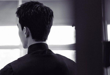 Nam diễn viên từng lao đao vì scandal qua đêm với đàn chị hơn 21 tuổi, riêng học vấn thì không thể bắt bẻ!