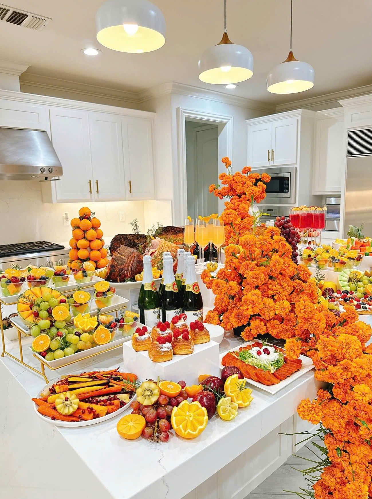 Phạm Hương bên gia đình tại biệt thự