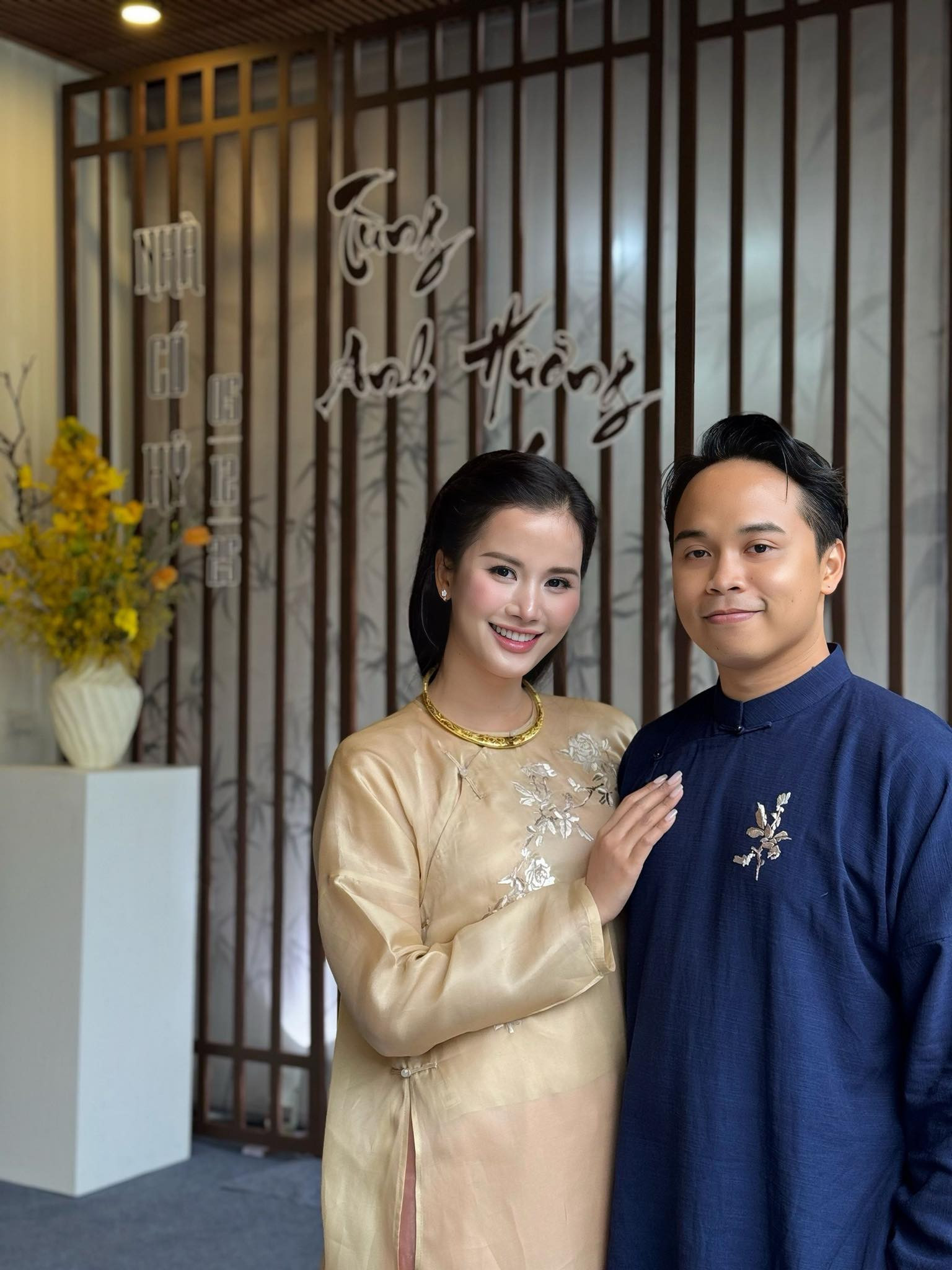 Hội bạn thân diện áo dài tiễn Á hậu Hương Ly về nhà chồng lộ luôn cơ ngơi nhà chú rể