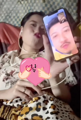 Lâm Vỹ Dạ facetime với chồng Hứa Minh Đạt