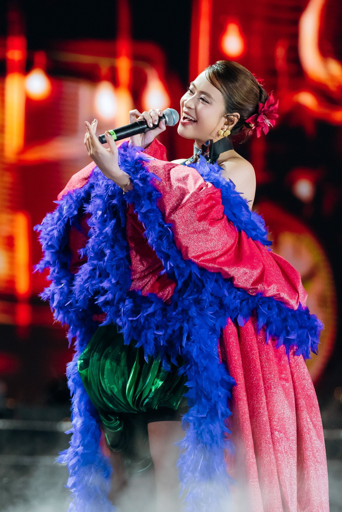 Sắc vóc hiện tại của Hoàng Thùy Linh - Ảnh 2.