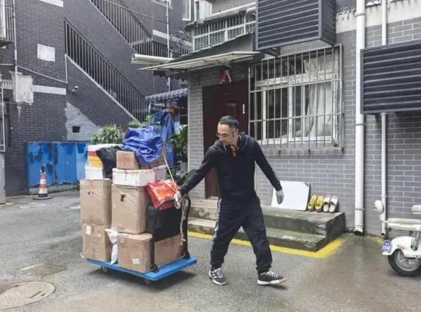 Thiếu gia phá sản thành thợ bốc vác, bất ngờ đổi đời nhờ