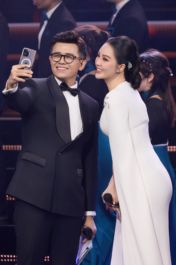 BTV chương trình 'Chuyển động 24H' giấu mặt con gái mới sinh vì lý do gì? - Ảnh 2.