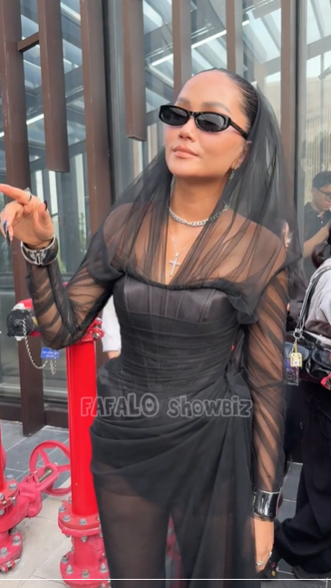 Team qua đường tóm gọn HHen Niê ở sự kiện vóc dáng ra sao sau 2 tháng sinh con