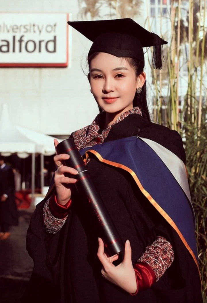 Lê Âu Ngân Anh tốt nghiệp thạc sĩ ở Anh.