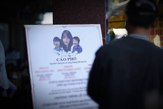 Tang lễ nghẹn lòng của 3 mẹ con vụ cháy quán bún ốc: Người thân quỵ ngã bên di ảnh