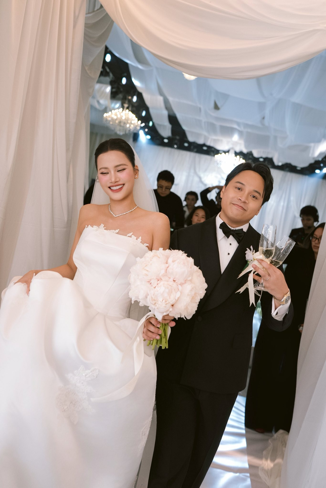 Á hậu Hương Ly viết tâm thư gửi chồng sau lễ cưới