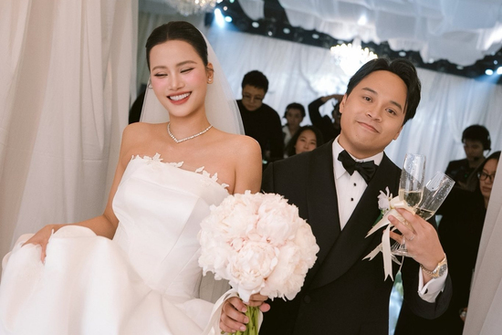 Á hậu Hương Ly viết tâm thư gửi chồng thiếu gia sau lễ cưới