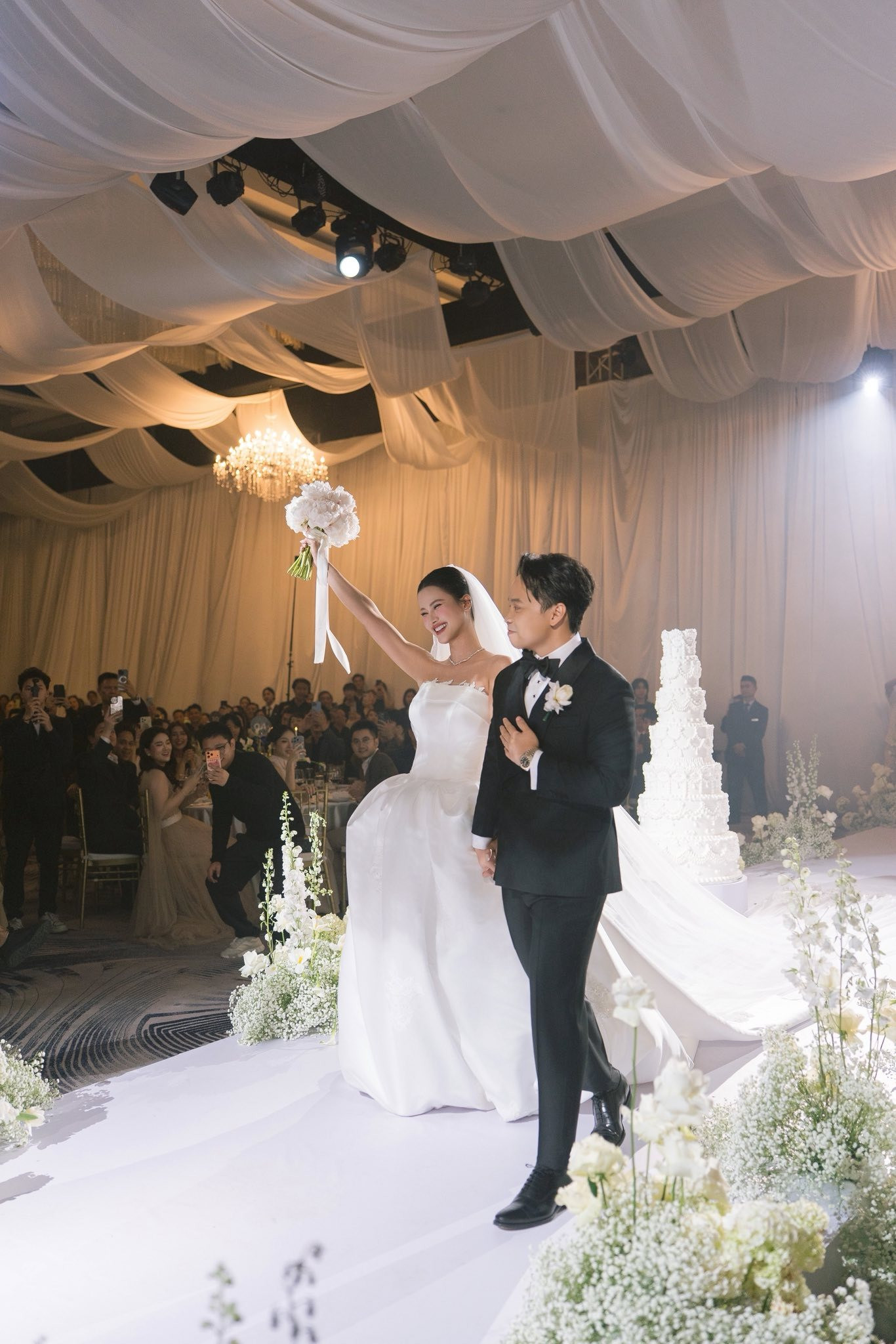 Á hậu Hương Ly viết tâm thư gửi chồng sau lễ cưới